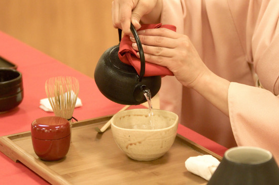 女人喝茶要行扣茶禮嗎，叩茶禮女士能用嗎？