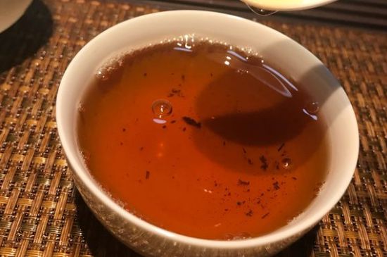 大紅袍第一泡要倒掉嗎，洗茶水需倒掉但第一泡出湯