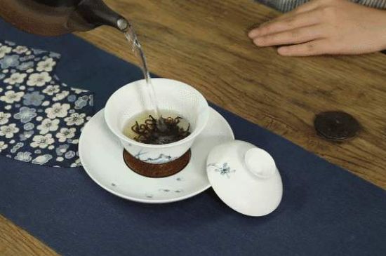 各類(lèi)茶的注水方式，不同的茶泡茶時(shí)怎么注水