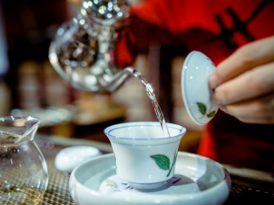 千萬(wàn)別做兼職茶藝師，女人學(xué)茶藝好嗎？