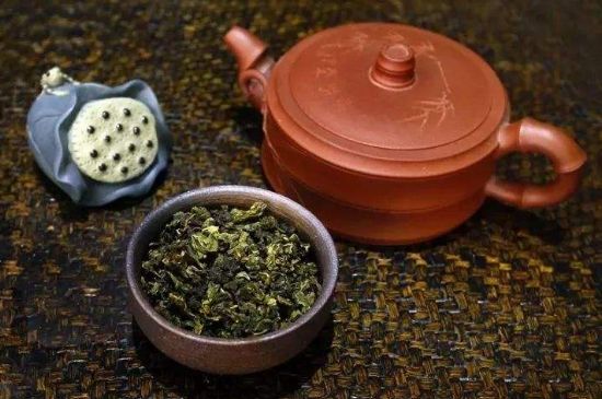 泡大紅袍、肉桂和水仙可以用一個(gè)紫砂壺嗎，可以摻一起沖泡么？