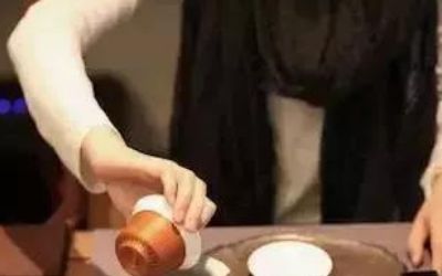 三才蓋碗的正確拿法，三才蓋碗抓碗法圖解