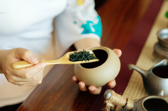 女人喝茶要行扣茶禮嗎，叩茶禮女士能用嗎？