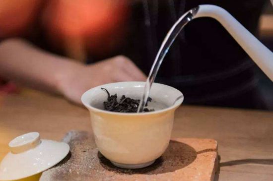 牛欄坑肉桂需不需要洗茶，武夷巖茶肉桂需要洗茶嗎？