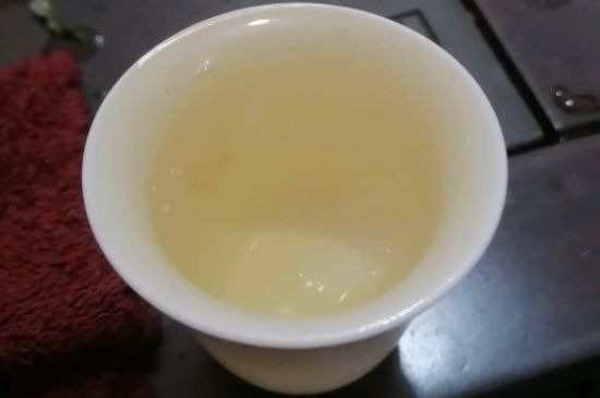春茶上市白茶的好壞怎么區(qū)分，春白茶怎么分辨好不好？
