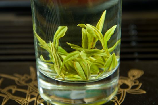 安吉白茶冷藏好還是冷凍好？這個需要根據(jù)存放時間來選擇