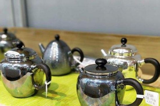 銀壺?zé)笏镉泻谏臇|西，為什么銀壺里有黑點(diǎn)