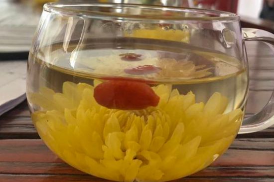 晚上可以喝菊花茶泡水嗎，睡覺前能不能喝菊花茶？