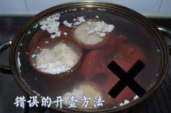 開壺放豆腐是錯誤的，新買的紫砂壺正確開壺建議