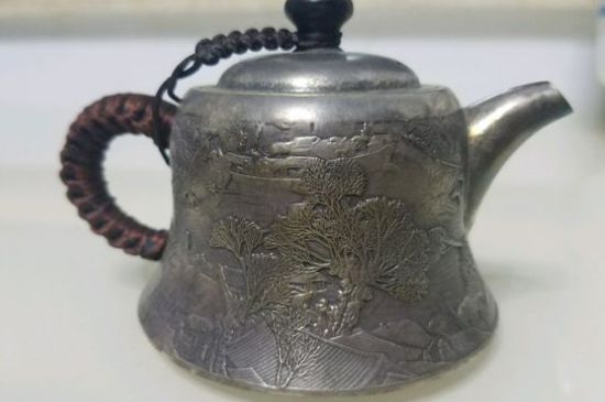 銀壺?zé)笏镉泻谏臇|西，為什么銀壺里有黑點(diǎn)