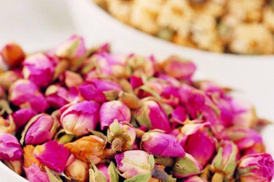 玫瑰花的最佳搭配，喝玫瑰花茶搭配什么喝好？