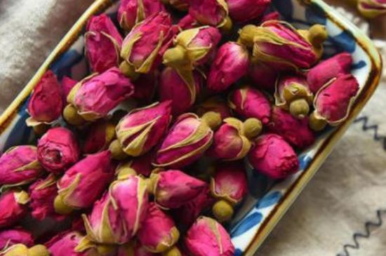 干玫瑰花泡水放幾顆，玫瑰花泡水一次放幾朵？