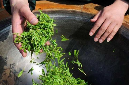 龍井茶炒茶葉怎么炒出好茶色，茶葉怎樣做出來(lái)最綠？