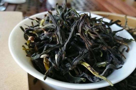 鴨屎香單叢雪片茶的特點，鳳凰雪片茶有什么特點？