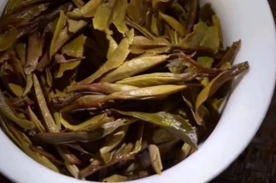 老白茶上火還是去火？夏季喝煮的老白茶會容易上火！