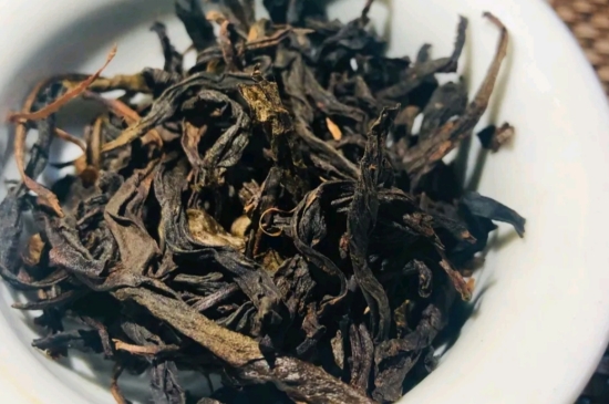 長(zhǎng)期喝巖茶會(huì)上火嗎？巖茶這樣喝了容易上火！