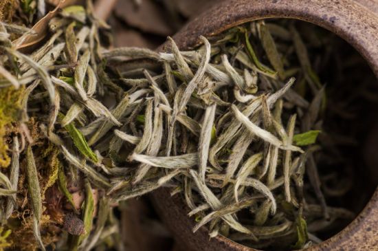福鼎白茶要喝老的嗎，為什么喝白茶要喝老茶存新茶？