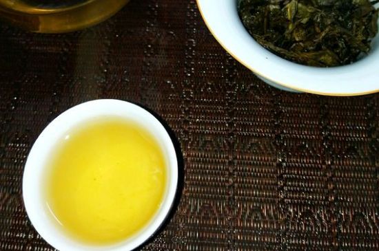 一天什么時(shí)候喝黑茶最好，喝黑茶一天最佳時(shí)間和季節(jié)
