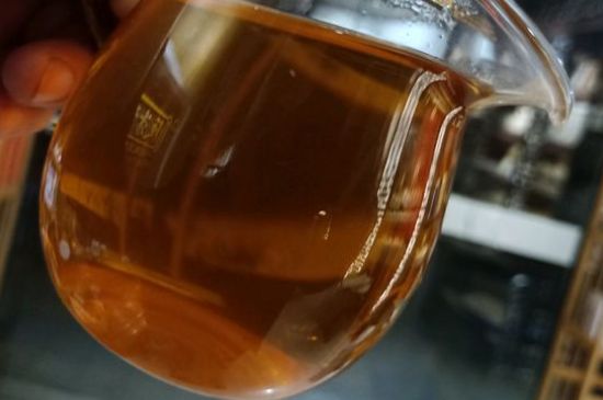 一天什么時(shí)候喝黑茶最好，喝黑茶一天最佳時(shí)間和季節(jié)