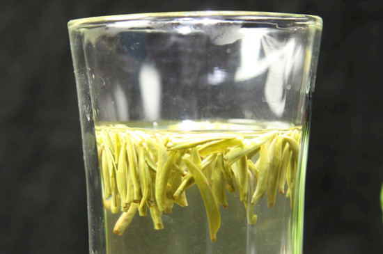 竹葉青茶泡不立起來怎么回事，竹葉青茶怎么泡立起來