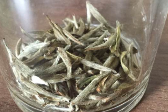 白毫銀針年份越久越好嗎，銀針白毫是否越陳越好