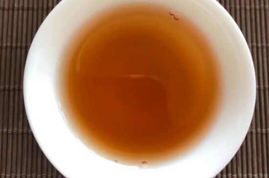 老白茶上火還是去火？夏季喝煮的老白茶會容易上火！