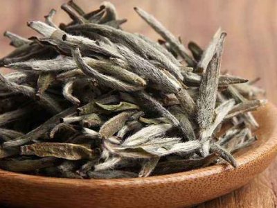 白茶有哪些品種排名，<a href=http://www.mrakjxw.com/fenlei/baicha/ target=_blank class=infotextkey>白茶的種類</a>大全