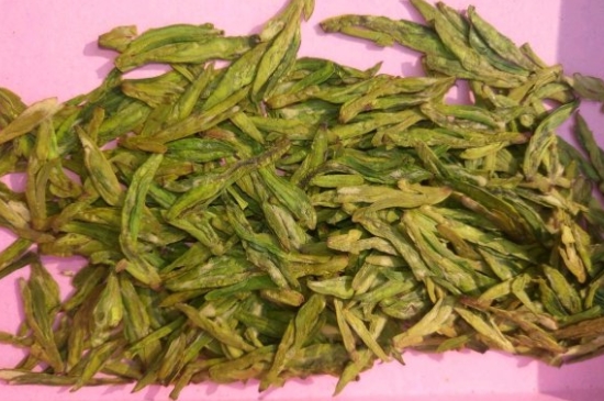 西湖龍井新茶和陳茶的區(qū)別，怎么區(qū)分龍井新茶和舊茶？