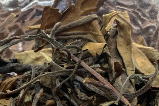 老白茶上火還是去火？夏季喝煮的老白茶會容易上火！