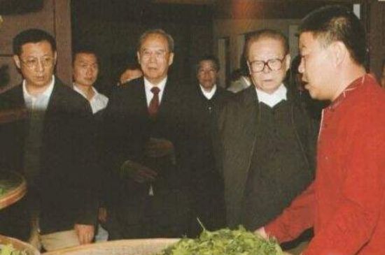 母樹大紅袍給誰(shuí)喝了，為什么母樹大紅袍叫三棵六株？