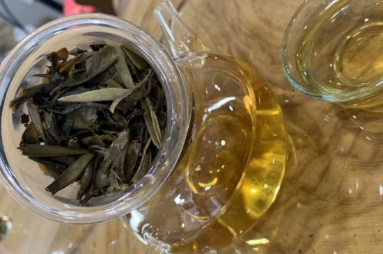 白茶三年為藥七年為寶的原理，為什么說一年茶三年藥七年寶？