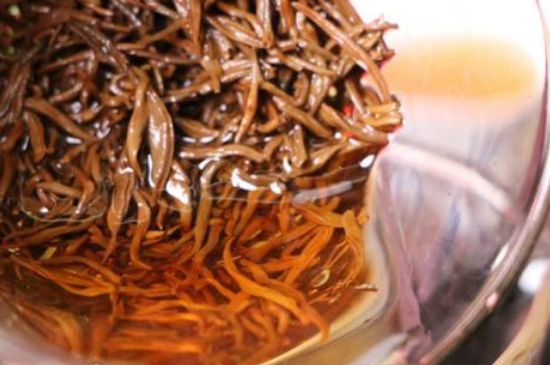 300塊錢的金駿眉能喝嗎，兩三百多金駿眉和一千多區(qū)別