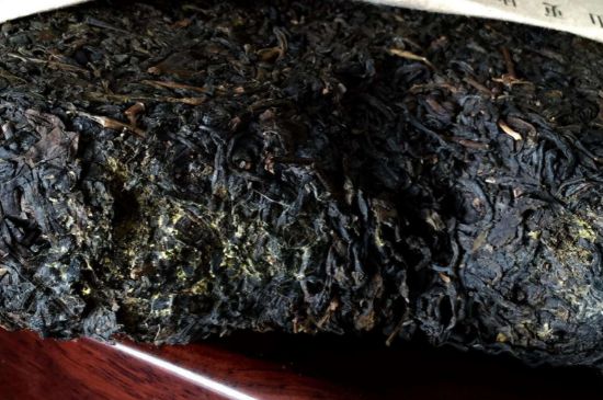 伏茶里的金花是黃曲霉素嗎，金花茯茶里的是什么菌