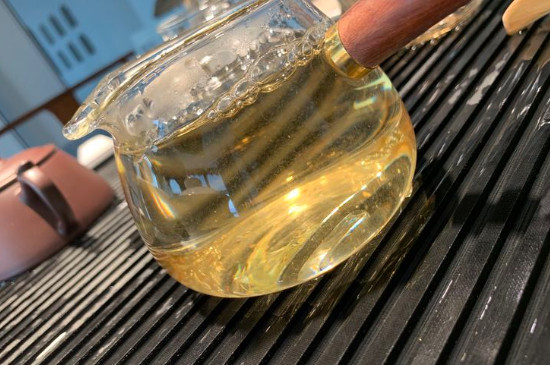 白毫銀針年份越久越好嗎，銀針白毫是否越陳越好